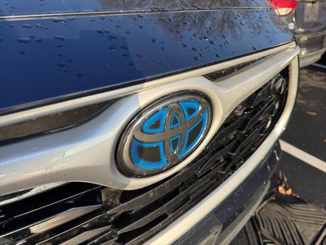 used 2022 Toyota Highlander Hybrid car, priced at $38,500