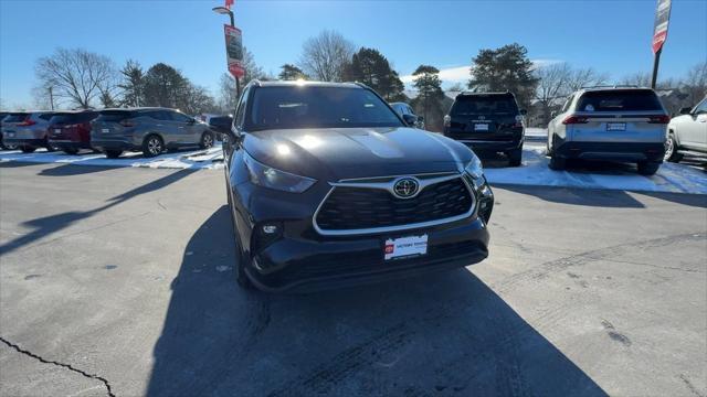 used 2022 Toyota Highlander car, priced at $41,500