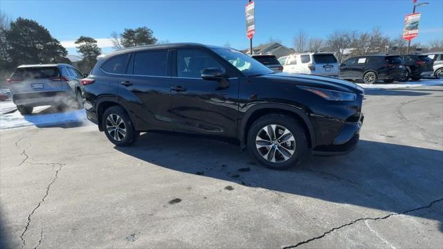 used 2022 Toyota Highlander car, priced at $41,500