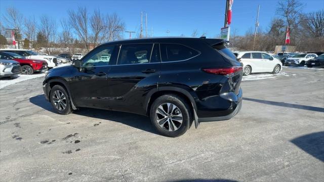 used 2022 Toyota Highlander car, priced at $41,500