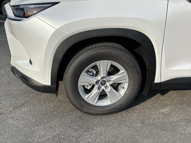 new 2025 Toyota Highlander car, priced at $47,563