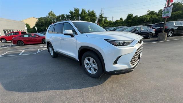 new 2025 Toyota Highlander car, priced at $47,563
