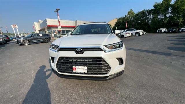 new 2025 Toyota Highlander car, priced at $47,563