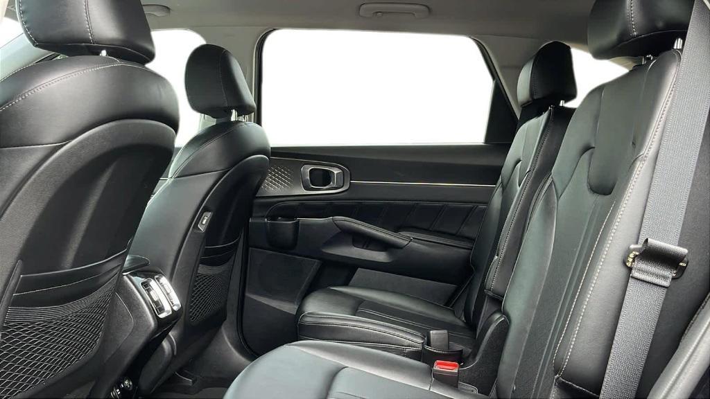 used 2023 Kia Sorento car, priced at $35,464