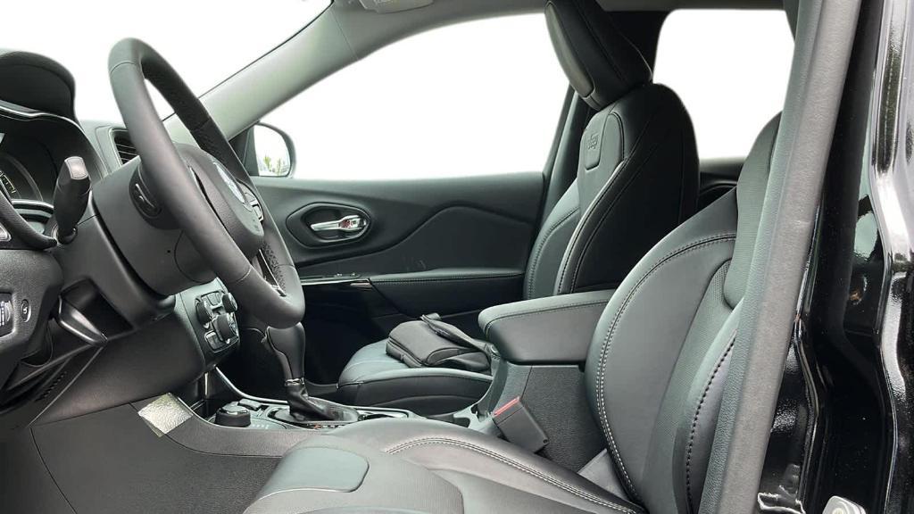 new 2023 Jeep Cherokee car, priced at $37,399
