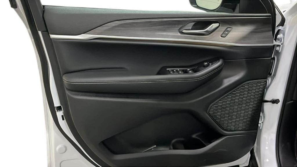 new 2025 Jeep Grand Cherokee L car, priced at $58,140