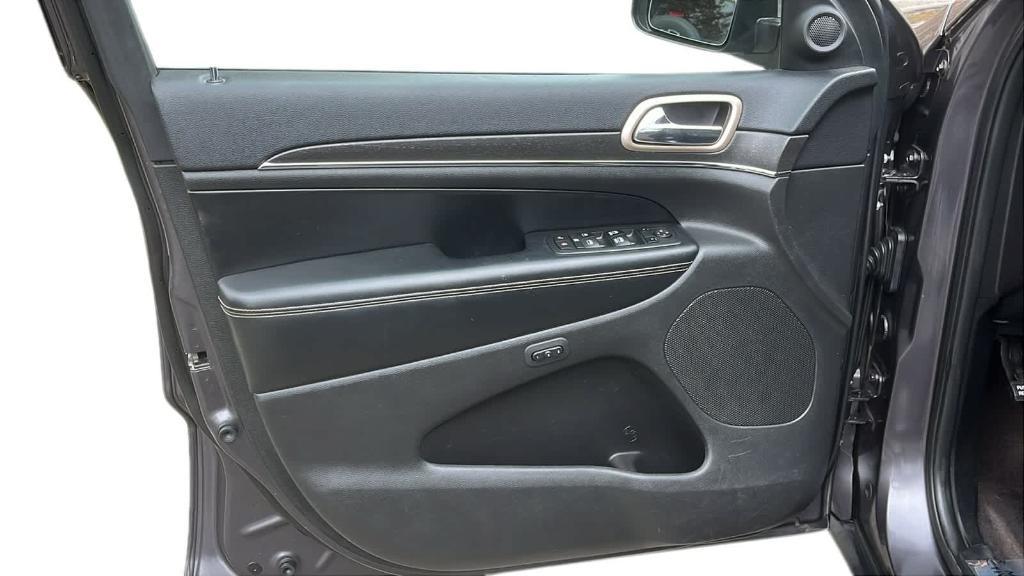 used 2016 Jeep Grand Cherokee car, priced at $12,484