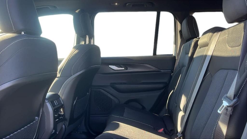 new 2025 Jeep Grand Cherokee car, priced at $42,375