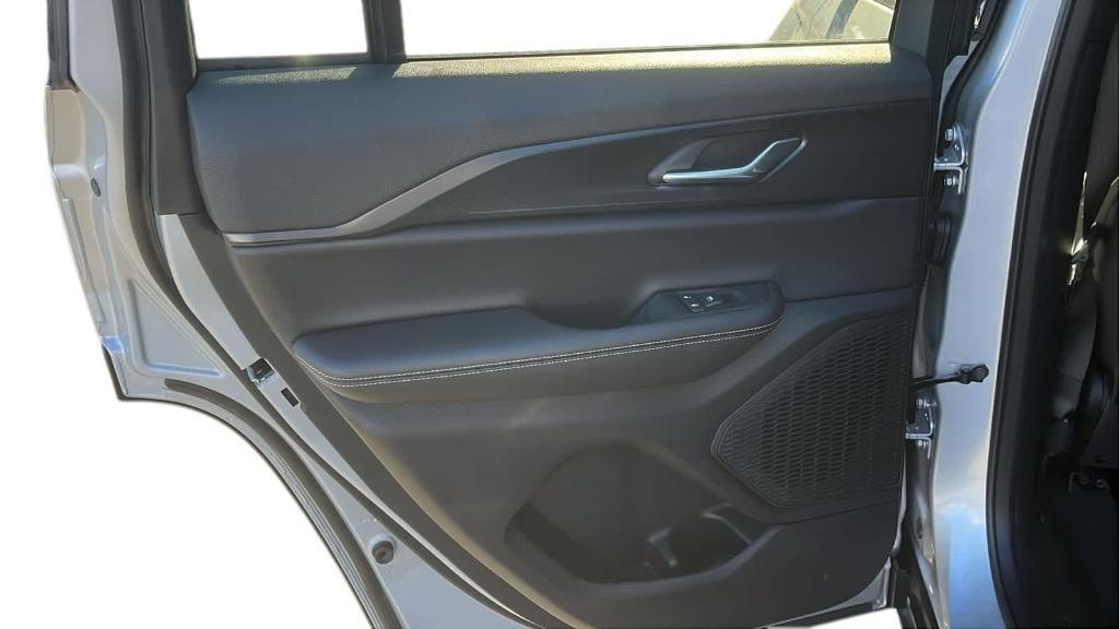 new 2025 Jeep Grand Cherokee car, priced at $42,375