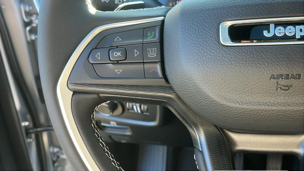 new 2025 Jeep Grand Cherokee car, priced at $42,375