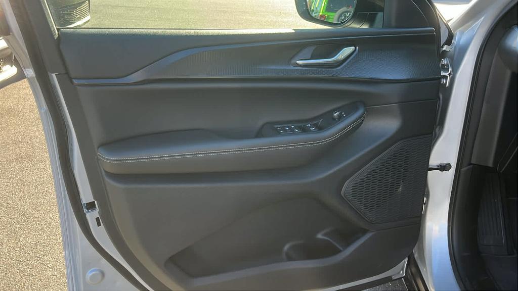 new 2025 Jeep Grand Cherokee car, priced at $42,375