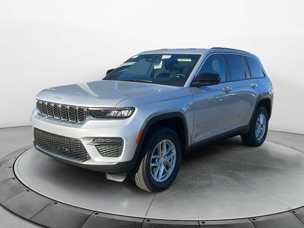 new 2025 Jeep Grand Cherokee car, priced at $42,375