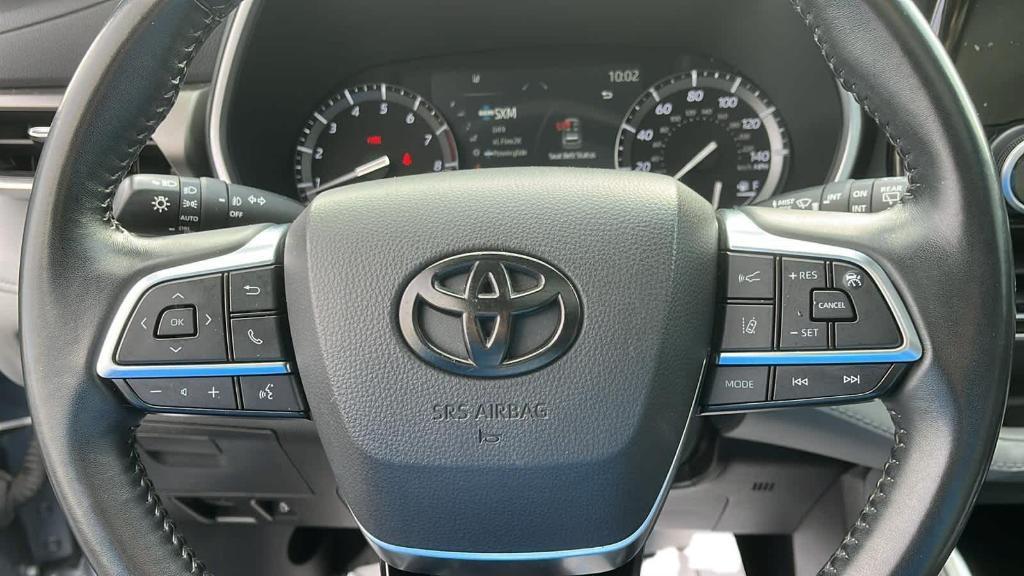 used 2021 Toyota Highlander car, priced at $29,504