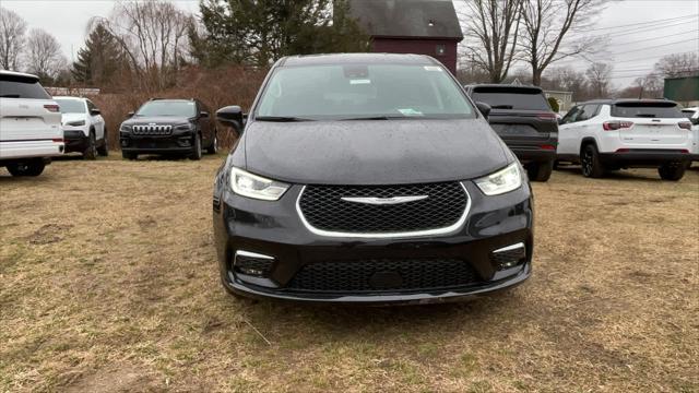 new 2023 Chrysler Pacifica Hybrid car, priced at $42,871