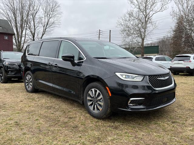 new 2023 Chrysler Pacifica Hybrid car, priced at $42,871