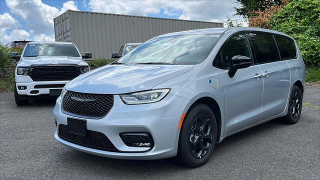 new 2023 Chrysler Pacifica Hybrid car, priced at $48,415