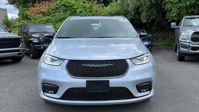 new 2023 Chrysler Pacifica Hybrid car, priced at $48,415