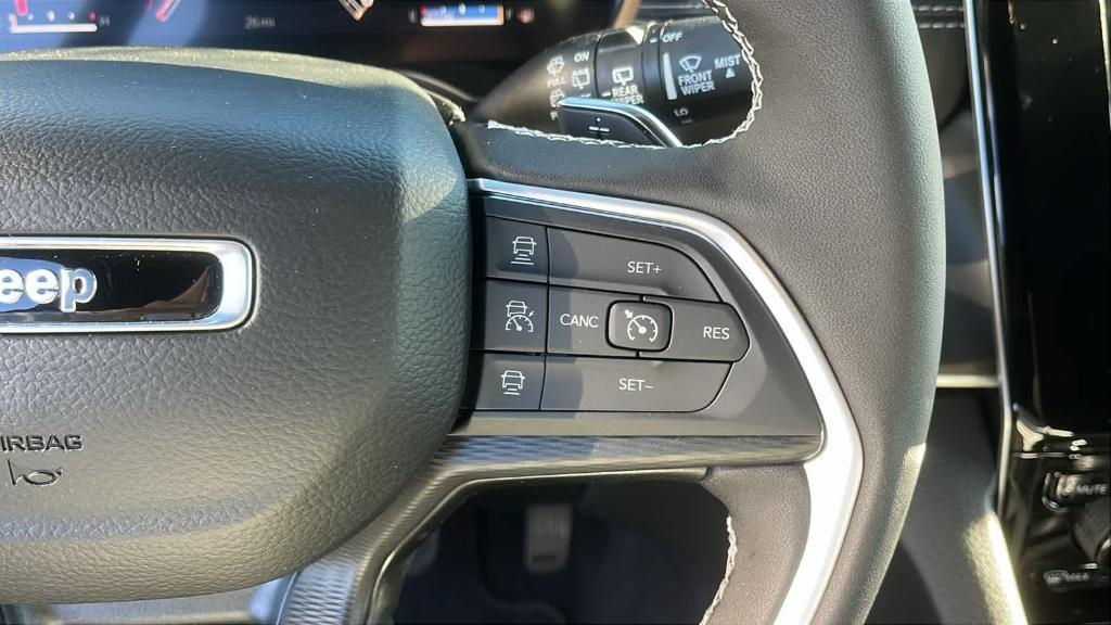 new 2025 Jeep Grand Cherokee car, priced at $44,170