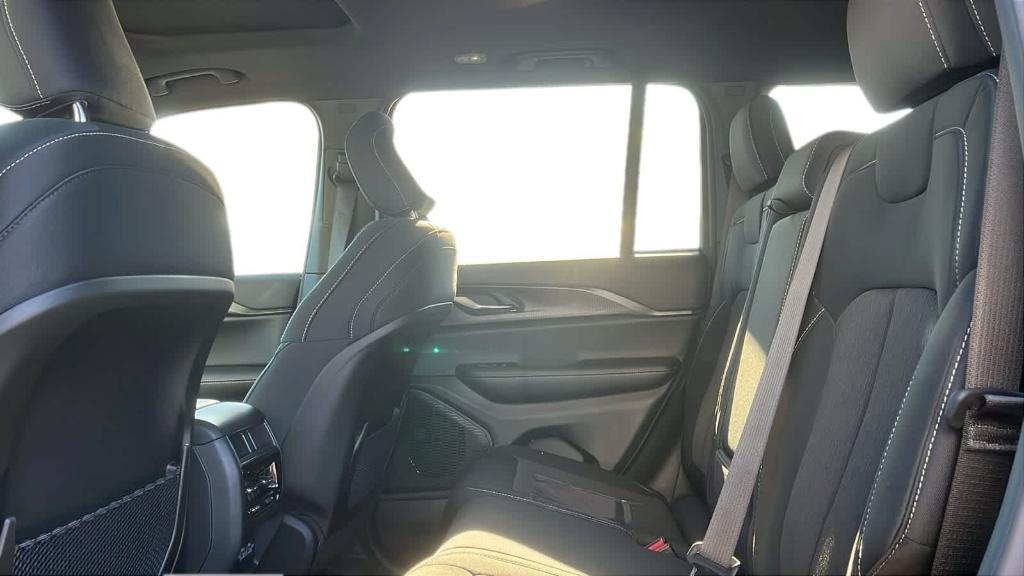 new 2025 Jeep Grand Cherokee car, priced at $44,170