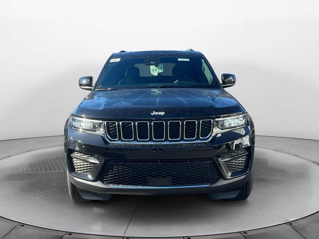 new 2025 Jeep Grand Cherokee car, priced at $44,170