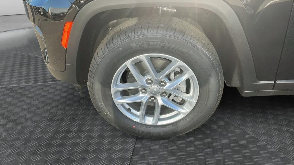 new 2025 Jeep Grand Cherokee car, priced at $44,170