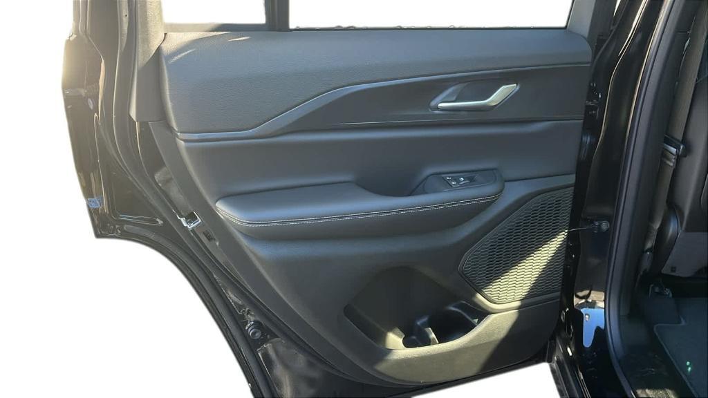 new 2025 Jeep Grand Cherokee car, priced at $44,170