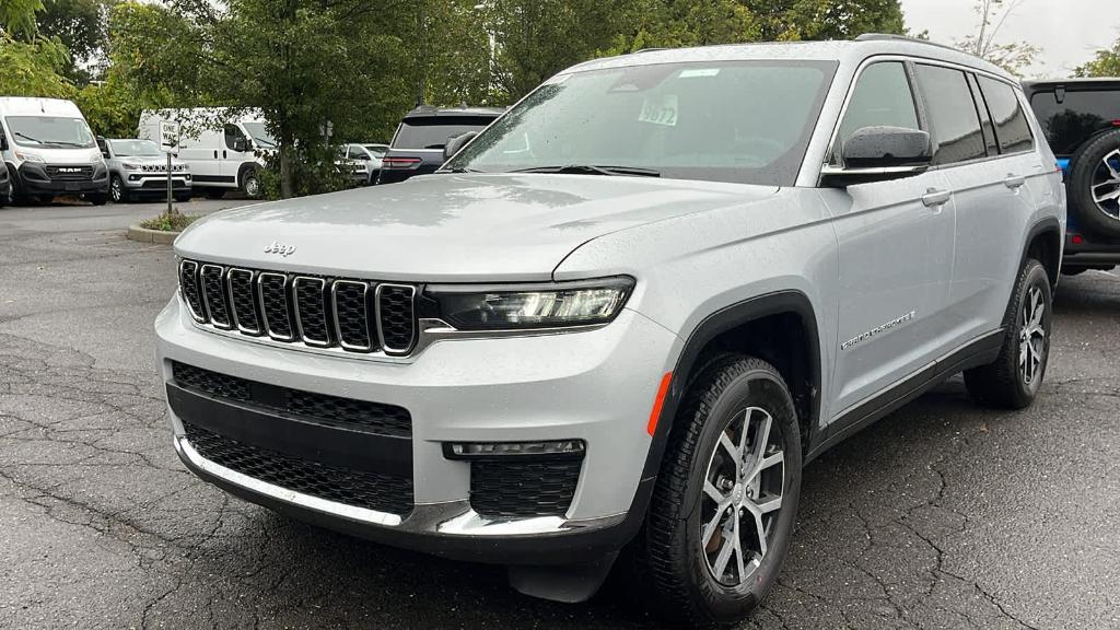 new 2024 Jeep Grand Cherokee L car, priced at $48,555