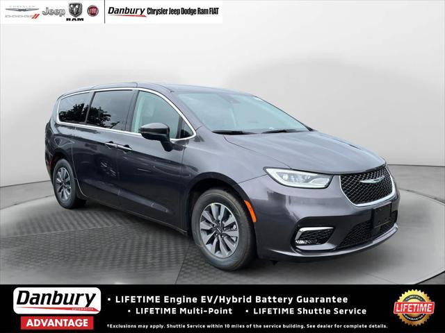 new 2023 Chrysler Pacifica Hybrid car, priced at $42,368