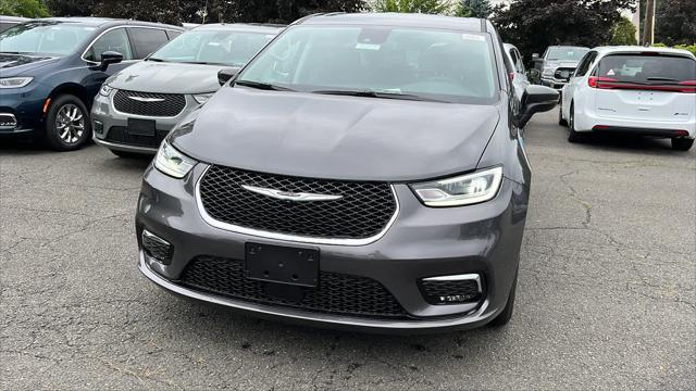 new 2023 Chrysler Pacifica Hybrid car, priced at $42,368