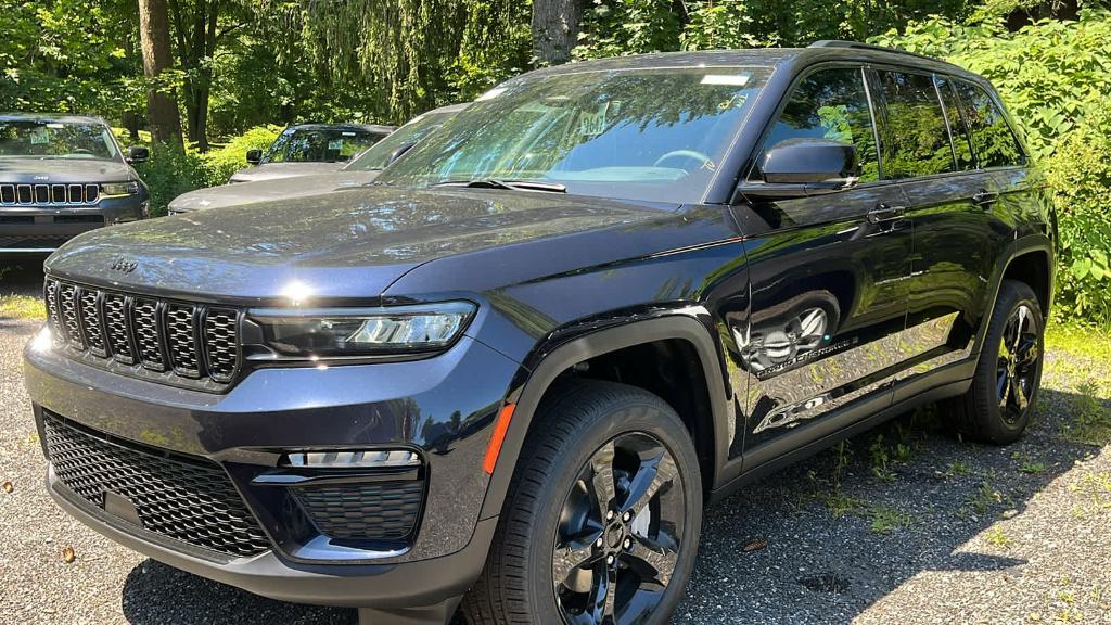 new 2024 Jeep Grand Cherokee car, priced at $48,235