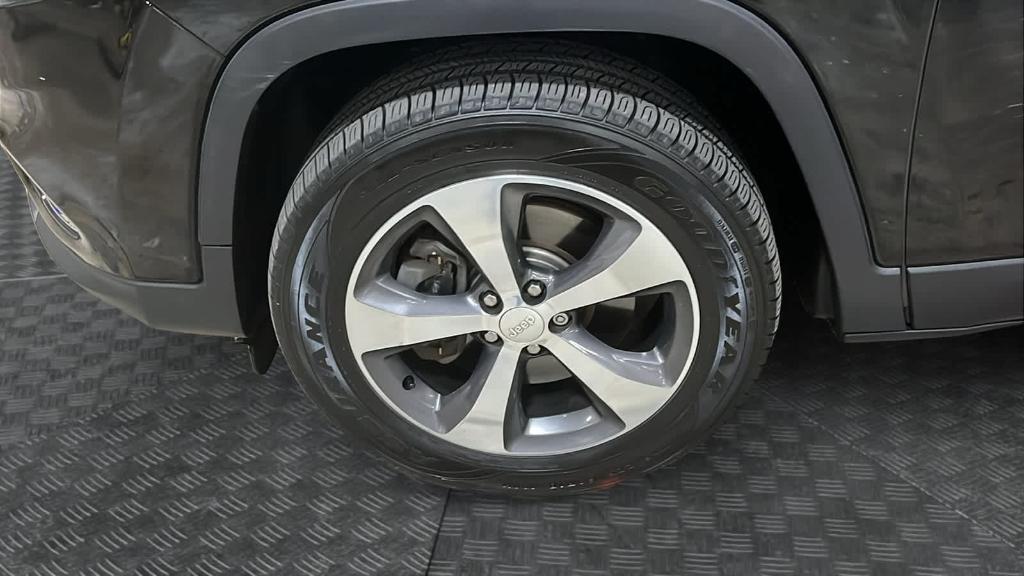 used 2019 Jeep Cherokee car, priced at $16,998