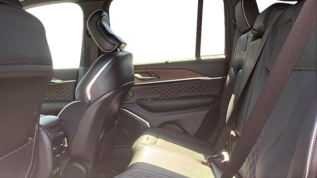new 2025 Jeep Grand Cherokee car, priced at $67,275