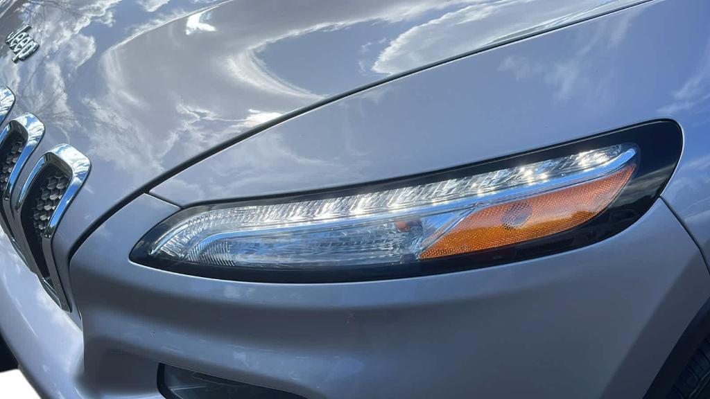 used 2018 Jeep Cherokee car, priced at $14,672