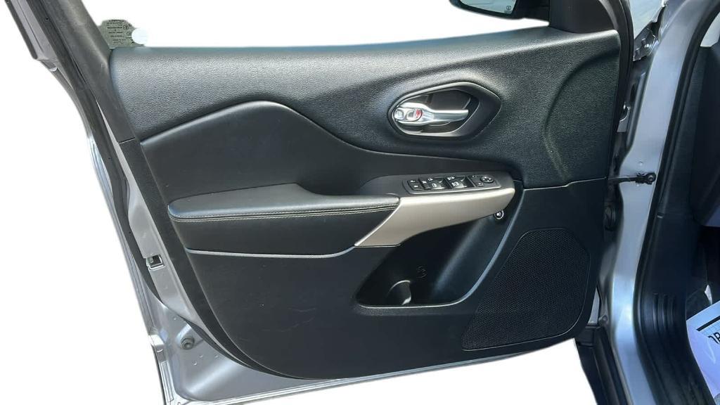 used 2018 Jeep Cherokee car, priced at $14,672