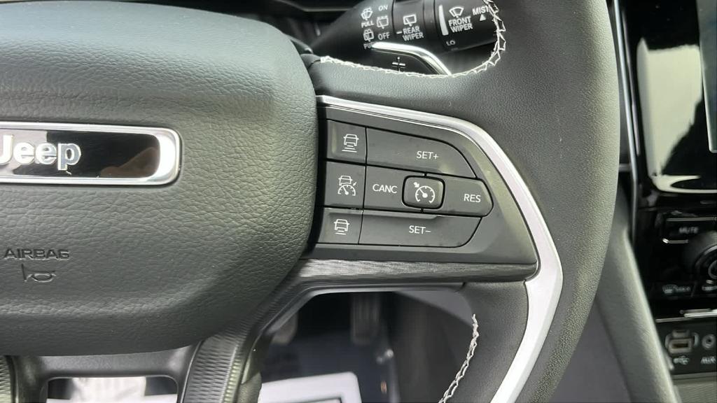 used 2025 Jeep Grand Cherokee car, priced at $41,402