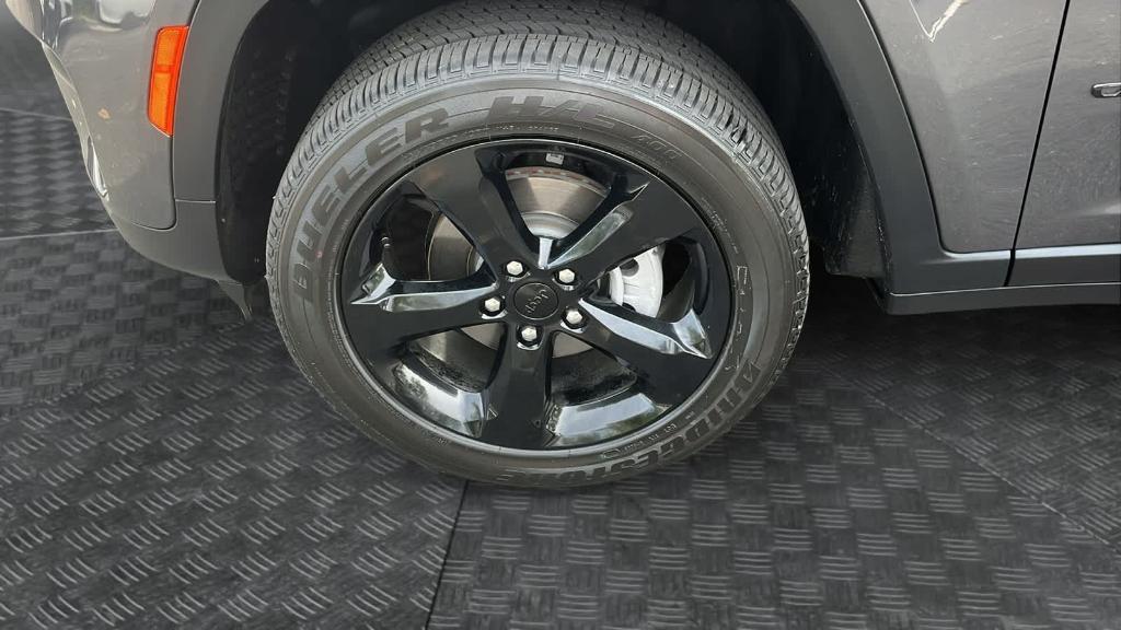 used 2025 Jeep Grand Cherokee car, priced at $41,402