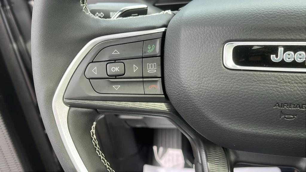 used 2025 Jeep Grand Cherokee car, priced at $41,402