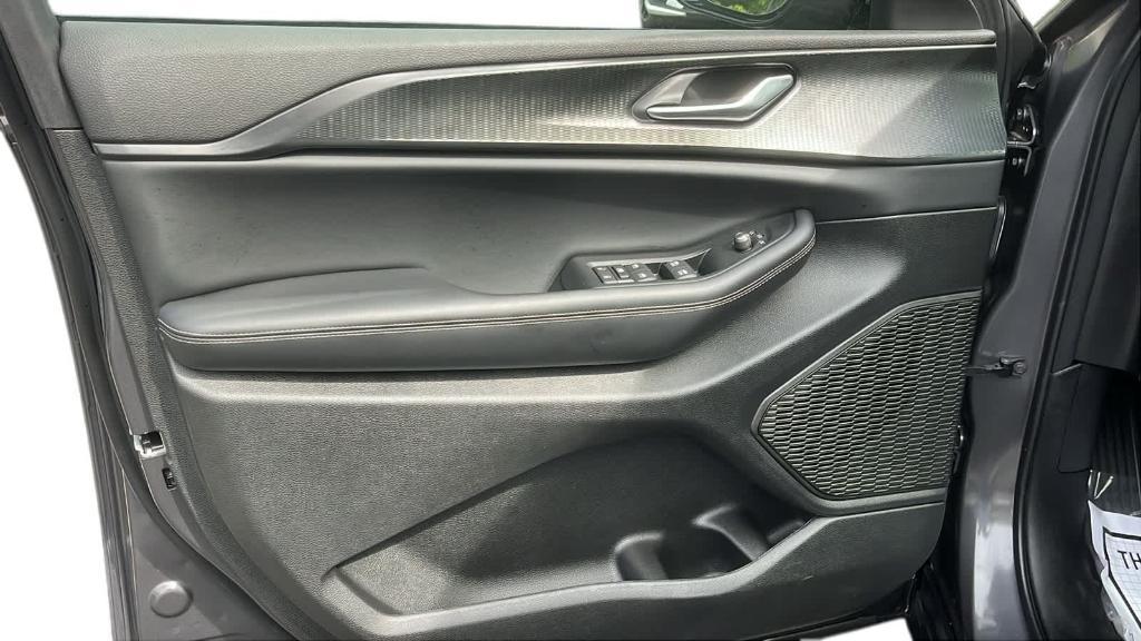 used 2025 Jeep Grand Cherokee car, priced at $41,402