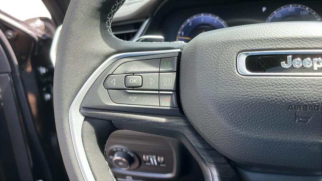 new 2025 Jeep Grand Cherokee car, priced at $50,010