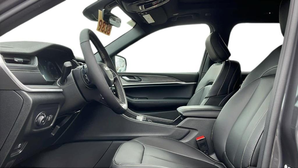 new 2025 Jeep Grand Cherokee car, priced at $50,010