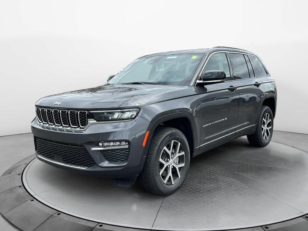 new 2025 Jeep Grand Cherokee car, priced at $50,010