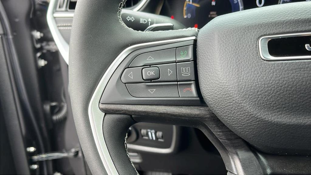 new 2025 Jeep Grand Cherokee car, priced at $50,010