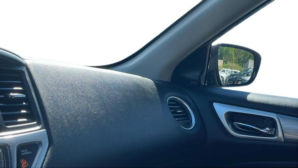 used 2020 Nissan Pathfinder car, priced at $21,346