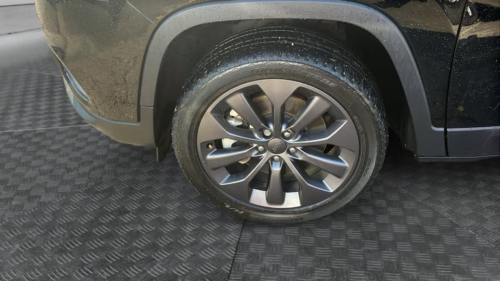 used 2021 Jeep Cherokee car, priced at $21,982