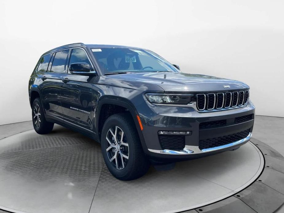 new 2024 Jeep Grand Cherokee L car, priced at $48,555