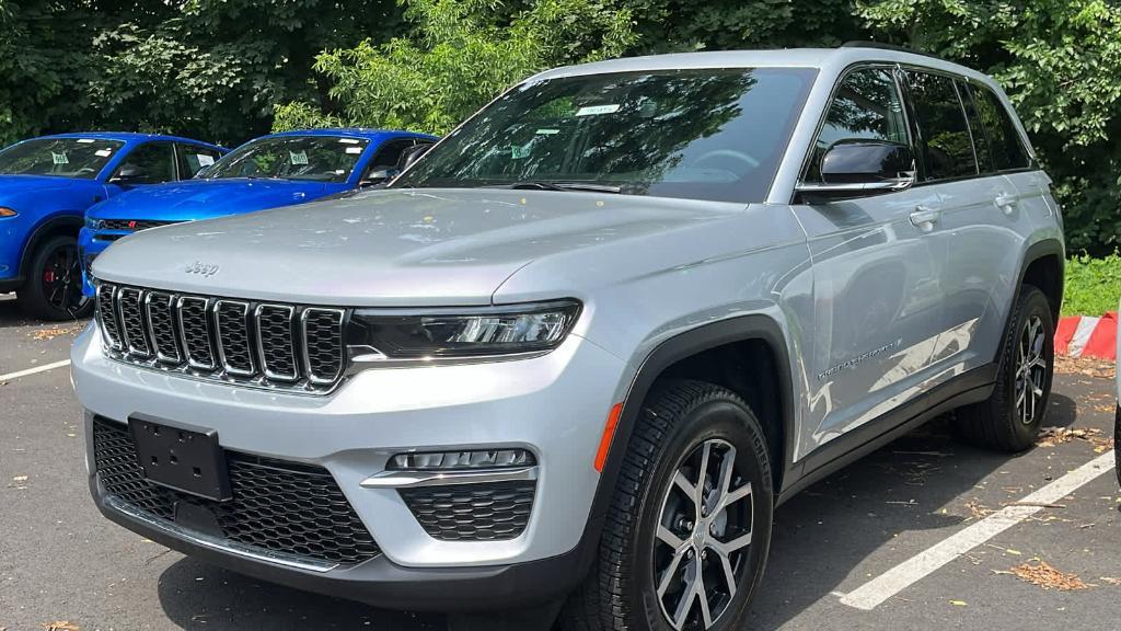 new 2024 Jeep Grand Cherokee car, priced at $45,799