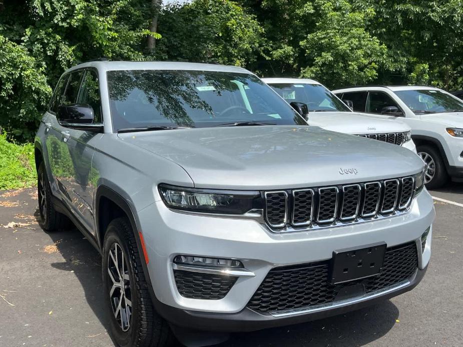 new 2024 Jeep Grand Cherokee car, priced at $45,799