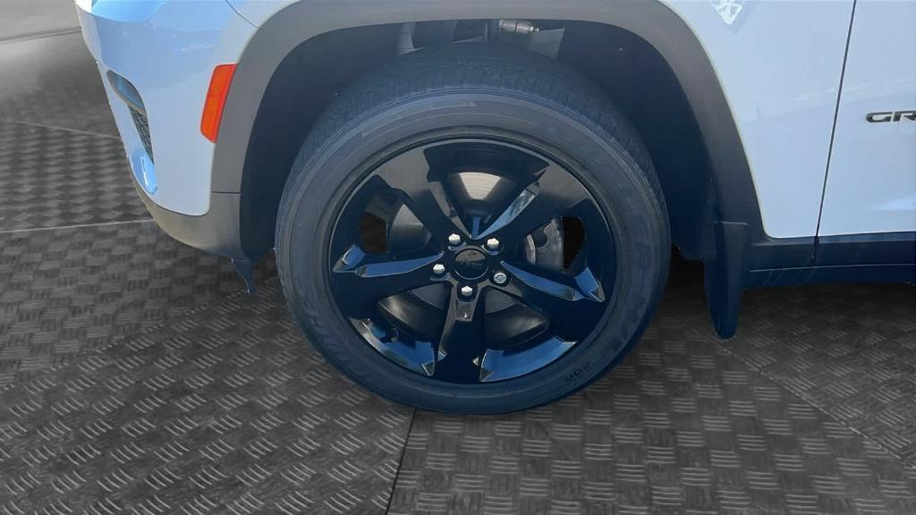 used 2023 Jeep Grand Cherokee car, priced at $33,446