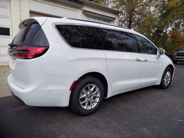 new 2021 Chrysler Pacifica car, priced at $34,122