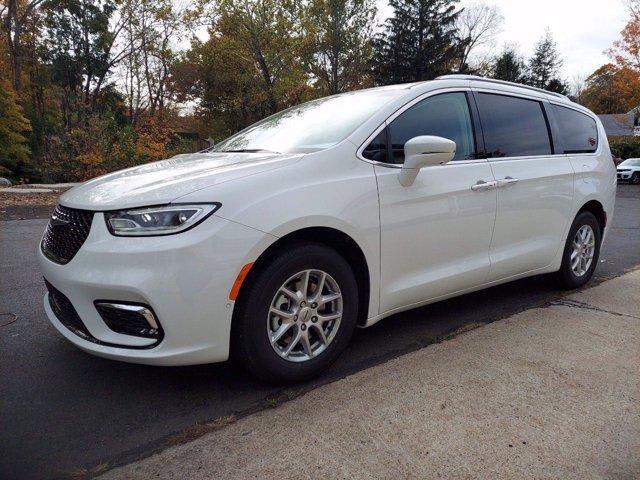 new 2021 Chrysler Pacifica car, priced at $34,122